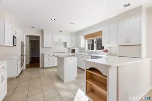 11 Highview Dr, Woodbridge, CT 06525 - Photo 6