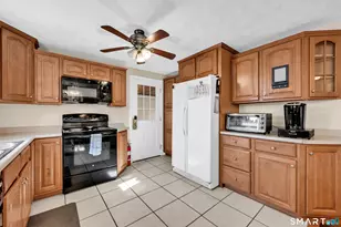 9 Sam St, Enfield, CT 06082 - Photo 12