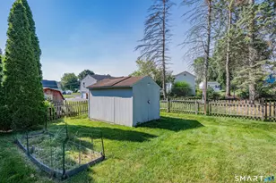 9 Sam St, Enfield, CT 06082 - Photo 8
