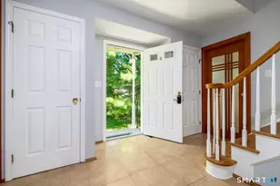 26 Marva Ln, Stamford, CT 06903 - Photo 2