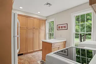 16 Mallett Dr, Trumbull, CT 06611 - Photo 8