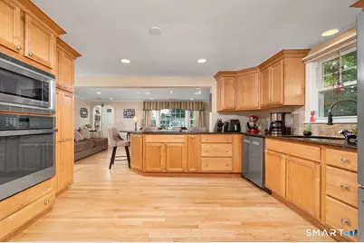 16 Raymond Place, Cromwell, CT 06416 - Photo 12