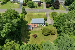19 Driftwood Ln, Shelton, CT 06484 - Photo 2