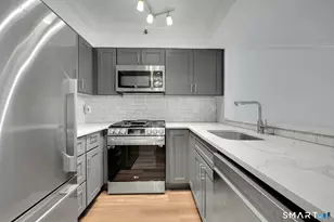 25 Forest St, Stamford, CT 06901 - Photo 8