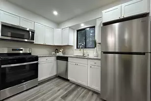 38 Sutton Pl, Bloomfield, CT 06002 - Photo 24