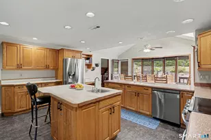 10 Paulina Pl, Trumbull, CT 06611 - Photo 6
