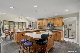 10 Paulina Pl, Trumbull, CT 06611 - Photo 8