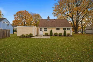 69 Seaver Cir, Bridgeport, CT 06606 - Photo 2