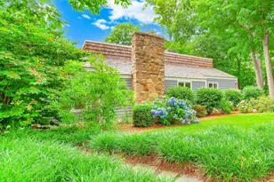 2 Castle Rock Rd, Branford, CT 06405 - Photo 2