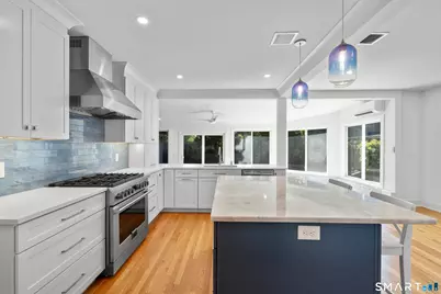 25 Crescent Bluff Avenue, Branford, CT 06405 - Photo 4