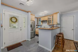9 Trading Cove Cir, Norwich, CT 06360 - Photo 4