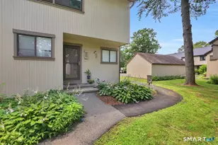 10 Summit Ct, Woodbury, CT 06798 - Photo 2