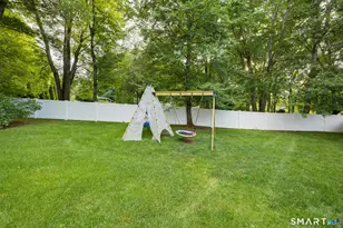 15 Fieldwood Dr, Watertown, CT 06795 - Photo 8