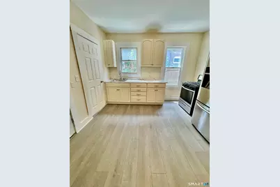 42 Cabot Street, Hartford, CT 06112 - Photo 2