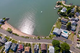 198-200 Shore Dr, Branford, CT 06405 - Photo 4