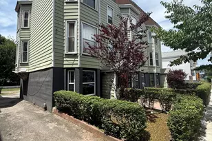 32 Clinton Ave, New Haven, CT 06513 - Photo 2