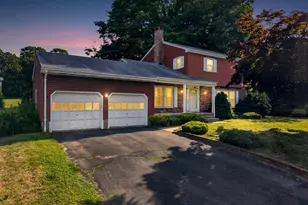 9 Round Hill Rd, Middletown, CT 06457 - Photo 2