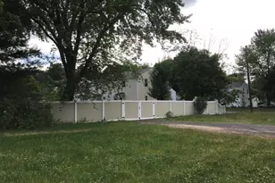 4-6 New Hampshire Dr Dr, New Britain, CT 06052 - Photo 6