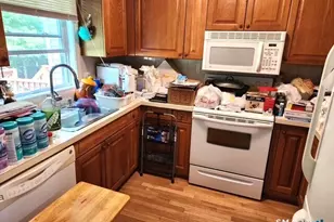 130 Brentwood Dr, Wallingford, CT 06492 - Photo 2