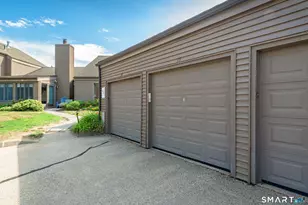 15 Hollister Way N, Glastonbury, CT 06033 - Photo 2