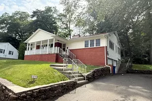 21 Byron Pl, New Haven, CT 06515 - Photo 1