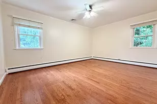 21 Byron Pl, New Haven, CT 06515 - Photo 10