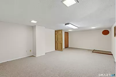 4 Beach Road, Danbury, CT 06811 - Photo 26