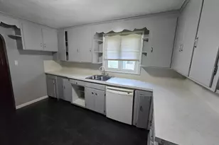 7 Willys St, East Hartford, CT 06118 - Photo 2