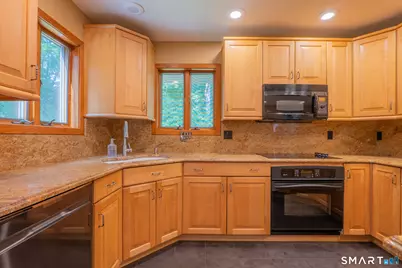 32 Horseshoe Ridge Road, Newtown, CT 06482 - Photo 10