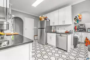 1387 Capitol Ave, Bridgeport, CT 06604 - Photo 8
