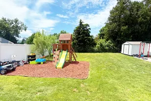 124 Morningside Dr W, Bristol, CT 06010 - Photo 12