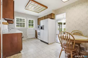16 Floral Ln, Trumbull, CT 06611 - Photo 8