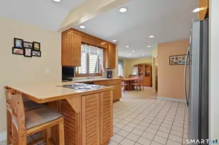 7 Cedar Crst Rd, Trumbull, CT 06611 - Photo 4