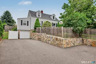 77 Round Hill Rd, Fairfield, CT 06824 - Photo 2