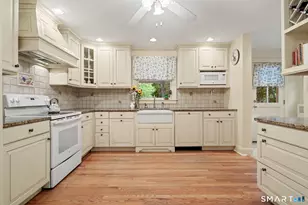 219 Unity Rd, Trumbull, CT 06611 - Photo 4