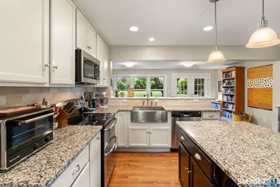 128 Soundview Court, Stamford, CT 06902 - Photo 14