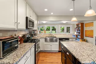 128 Soundview Ct, Stamford, CT 06902 - Photo 14
