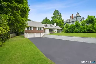 34 Davis Ave, Vernon, CT 06066 - Photo 2