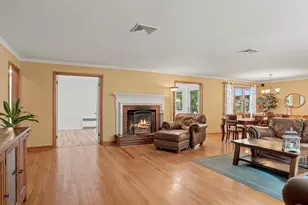 579 Racebrook Rd, Orange, CT 06477 - Photo 4