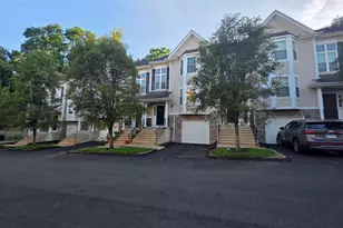 604 Sienna Dr, Danbury, CT 06810 - Photo 2