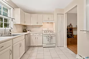 5 Treat St, West Haven, CT 06516 - Photo 10