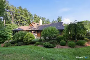 38 Cary Ln, Bloomfield, CT 06002 - Photo 2
