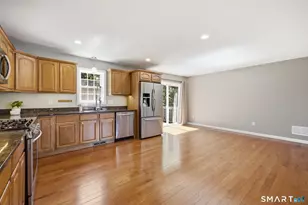 366 King St, East Hartford, CT 06108 - Photo 4