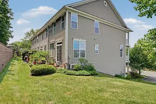 64 Warrington Round, Danbury, CT 06810 - Photo 24