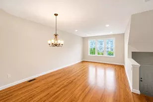 8 Old Oak Dr, Brookfield, CT 06804 - Photo 2