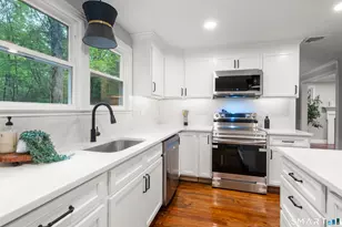 120 Climax Rd, Avon, CT 06001 - Photo 6