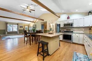 35 Linda Ct, Meriden, CT 06450 - Photo 2