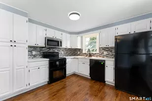 267 Bamford Ave, Waterbury, CT 06708 - Photo 8