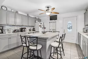 25 N Forest Cir, West Haven, CT 06516 - Photo 14