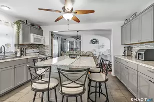 25 N Forest Cir, West Haven, CT 06516 - Photo 16